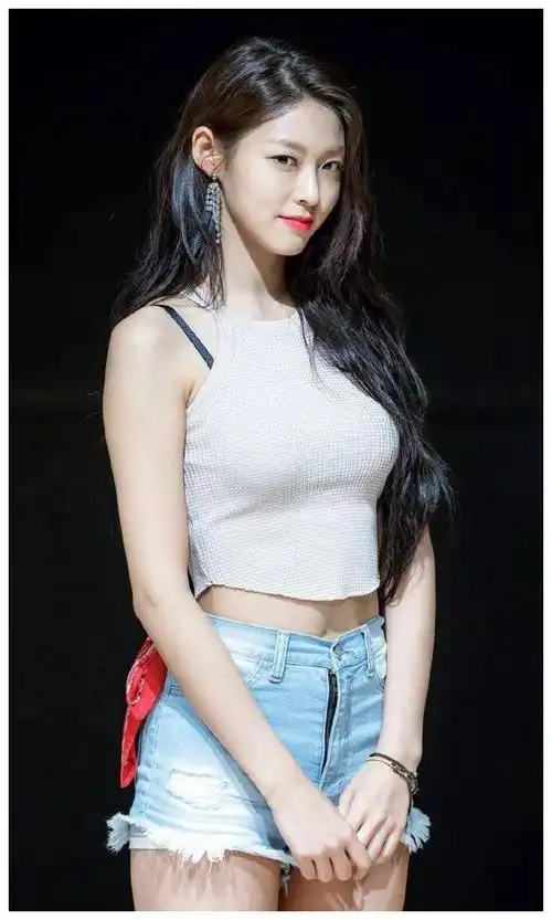 金雪炫一大波美图来袭蚂蚁腰身材太棒了尽显女神魅力