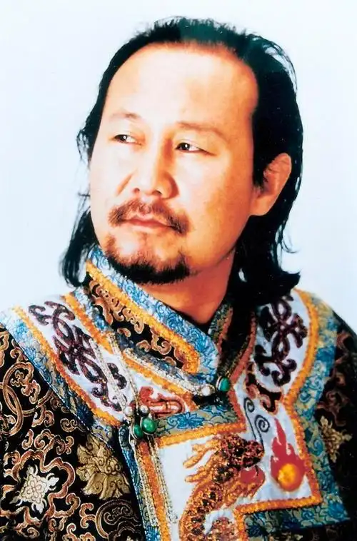 蒙古歌手腾格尔资料 蒙古族歌星腾格尔简历 - 歌词译
