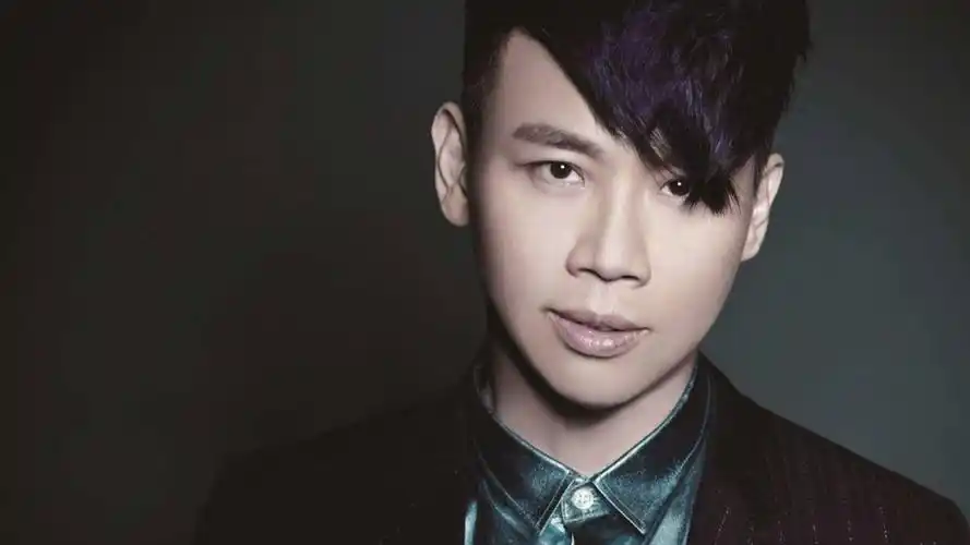 曝陶喆第三次婚内出轨?撇下10月大儿子,深夜与3位美女k歌