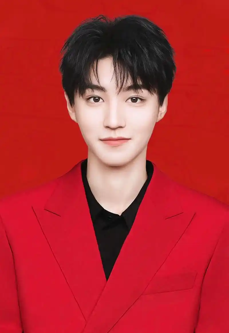 谁懂! #王俊凯证件照 #西装杀 #这谁 - 抖音