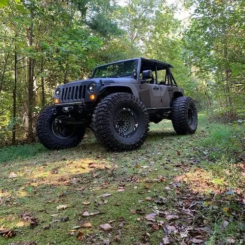 又是台大脚牧马人jk这台车的涂装很有意思