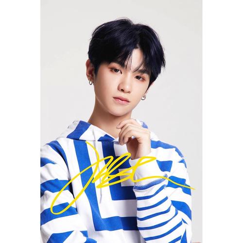 6寸黄明昊偶像练习生亲笔签名照片新款热门宣传照签名照17号
