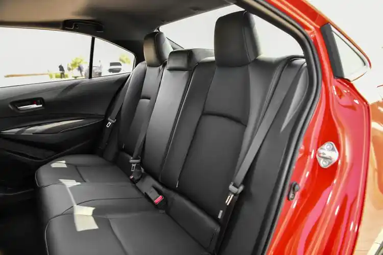 2021款雷凌15lcvt豪华版