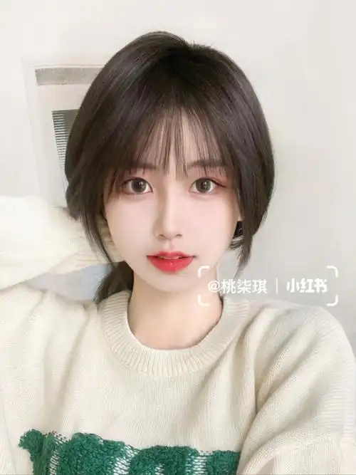 适合修饰脸型巨显脸小的学生党刘海