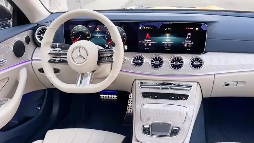 2022款奔驰e级到货看这颜值和内饰买不买奥迪a6l自己拿主意