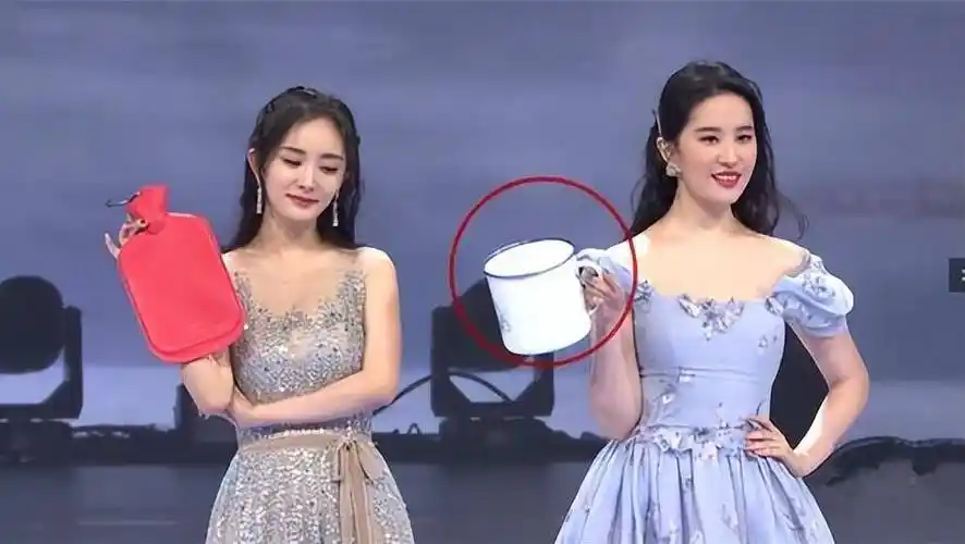 看看她和姐姐的合照你就有答案_王语嫣_剧中_小龙女