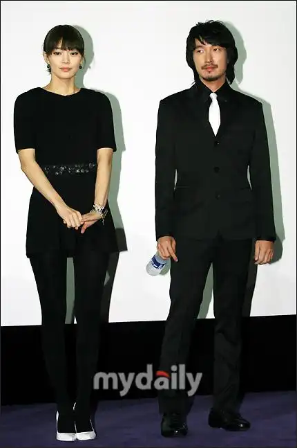 曹承佑申敏儿携手出席gogo70媒体首映