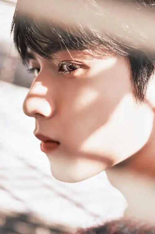 刘耀文 lv阿那亚男装大秀