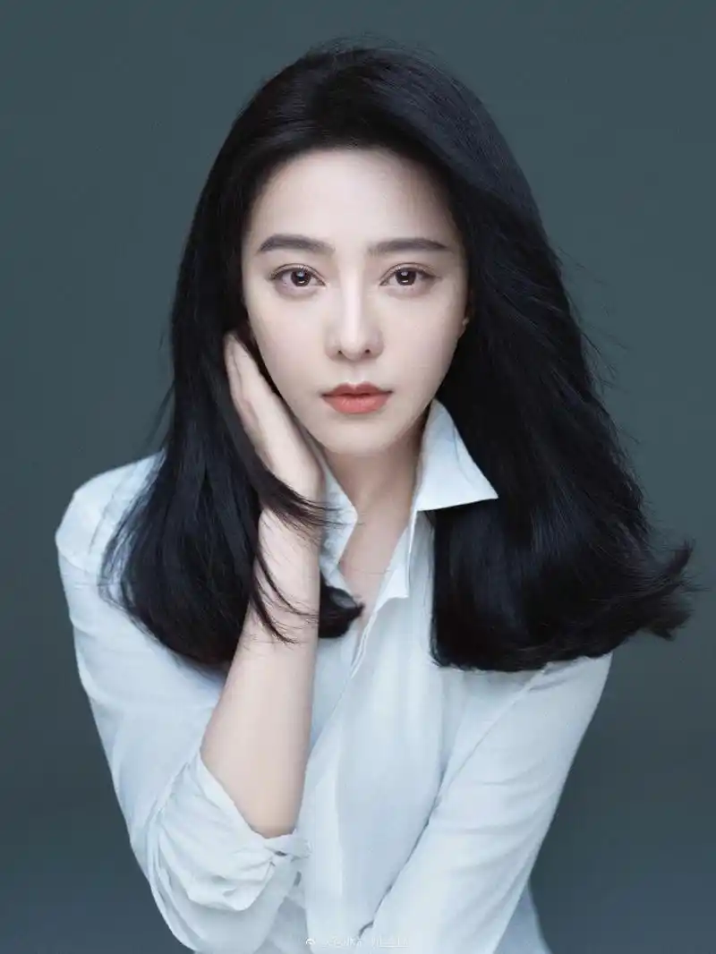 原创39岁的范冰冰体会人情冷暖,曲线复出无望,感叹:努力坚强地活着