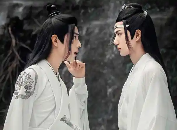 面对肖战的困境,王一博虽说没有被推到风口浪尖,但因此受到的冲击也不