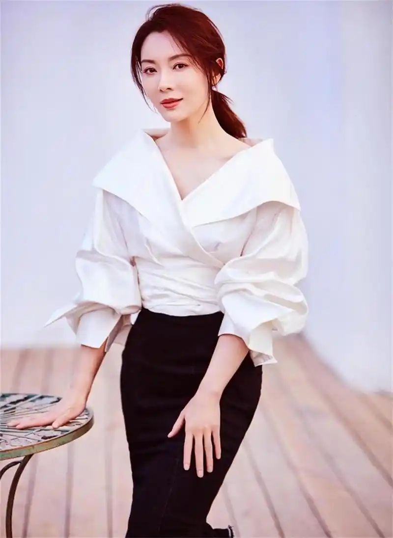 回顾演员陈数:34岁嫁2婚男,一生不要自己的孩子,当后妈也幸福