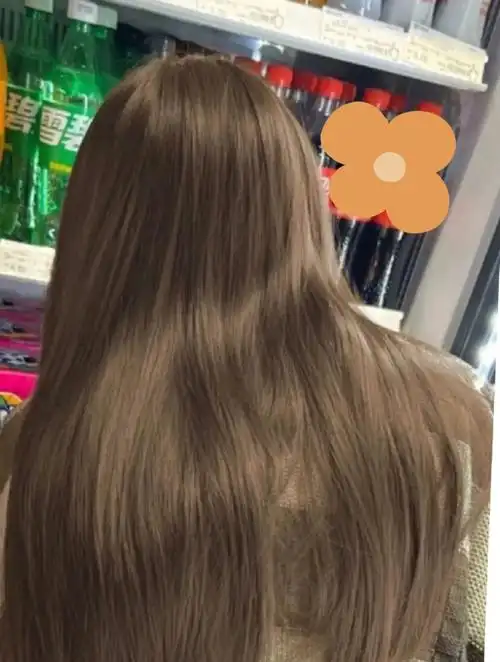 95发色:榛果灰棕色06完全就是本命发色了78即温柔又显嫩的颜色