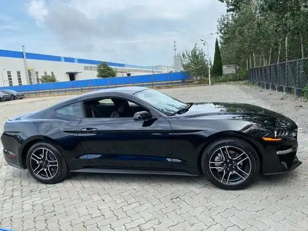 2020款福特野马23t风暴黑32万起提车价