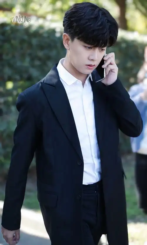 任嘉伦现代装明明很好看该楼已成国超帅照楼