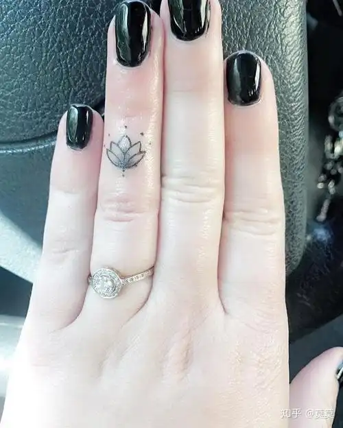 女生小清新纹身之手指纹身图案