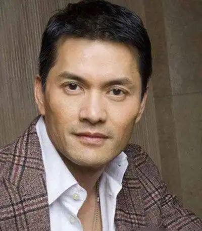 男生高颧骨适合什么发型 九种发型修饰你的脸型