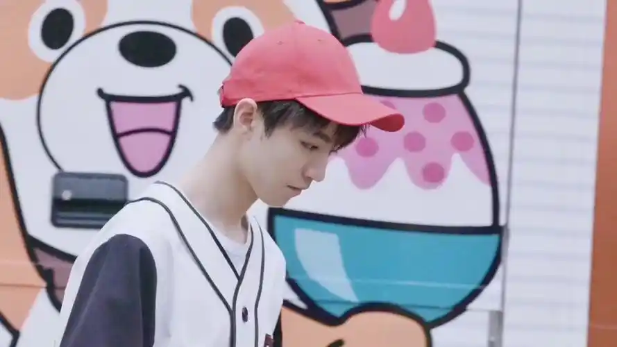 蹦蹦跳跳的粉色系男孩王俊凯你喜欢吗?