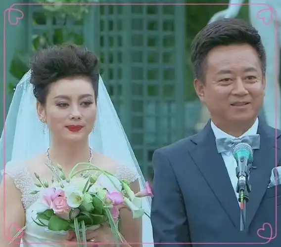 央视春节晚会主持朱军王宁是央视《新闻联播》前播音员,可见这个职位