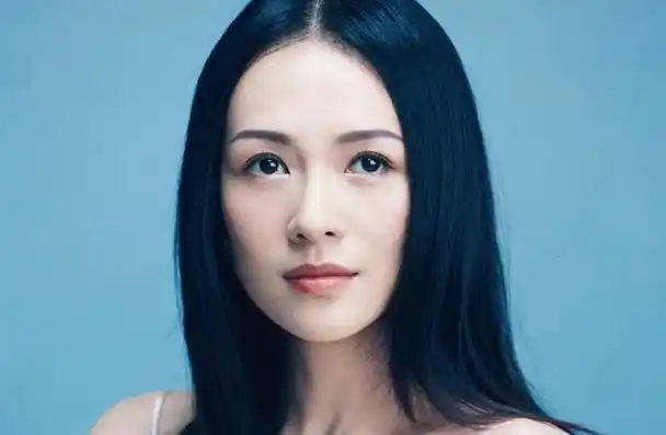 章子怡儿子正脸照来了,软萌可爱跟姐姐醒醒长得很像,还是小暖男