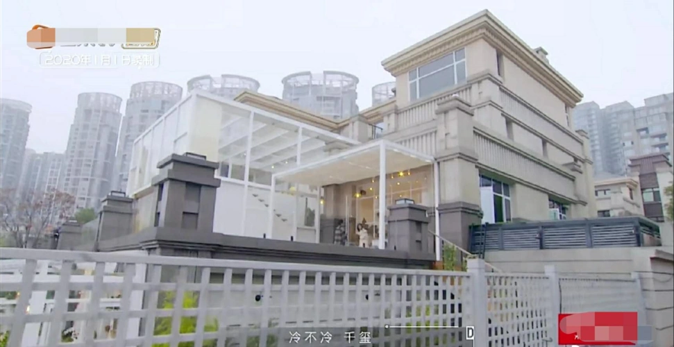 易烊千玺新综艺开播,四个小细节暴露人品,孩子气又有教养