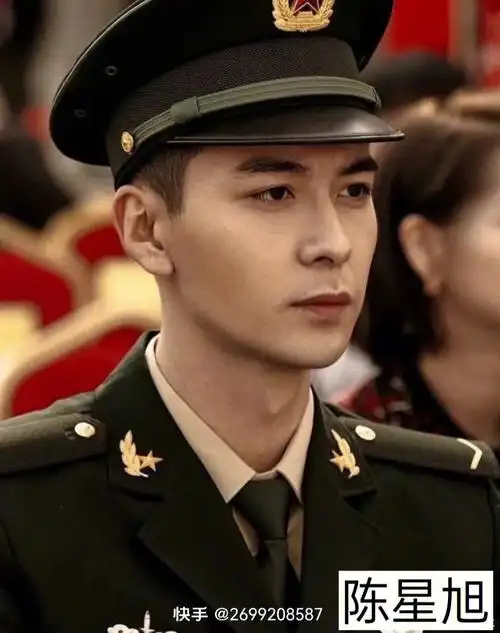 穿着军服的明星
