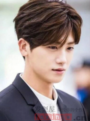 男生偏分短发发型 清爽帅气更男人