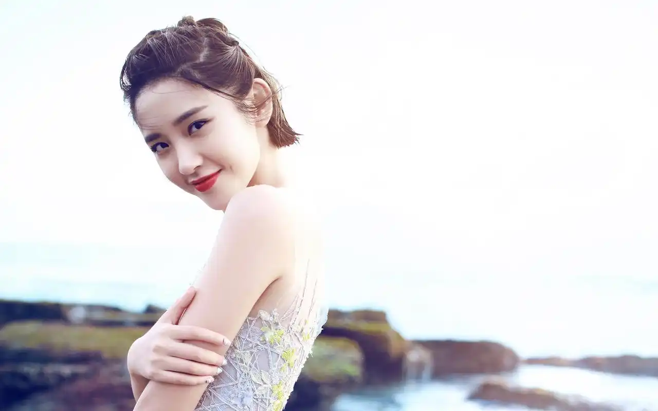 唐艺昕海边薄纱裙性感甜美写真桌面壁纸