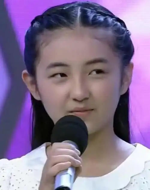 蔡徐坤和张子枫早就认识?6年前留言被扒,ikun瞬间炸锅了!