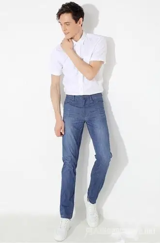 牛仔裤搭配什么鞋子 别再每天穿同一双运动鞋了 - 男生牛仔裤配啥鞋