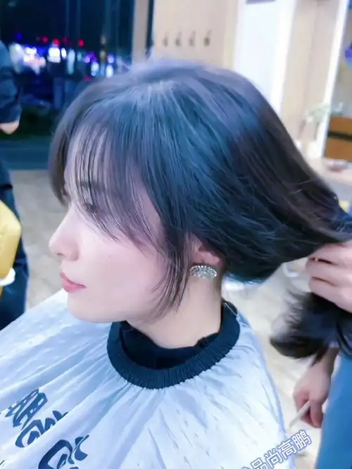 十大减龄发型之一可扎可散的脱单发型