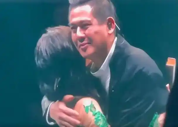 30年后新白娘重聚她没钱想上浪姐她拍完戏怀龙凤胎