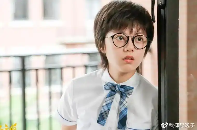 《少年派》赵今麦短发造型出镜,看到她长发的模样,美到不敢认