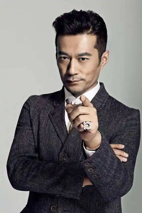 50多岁的年纪18岁的身材,这些自律男星绝了,一点也不油腻