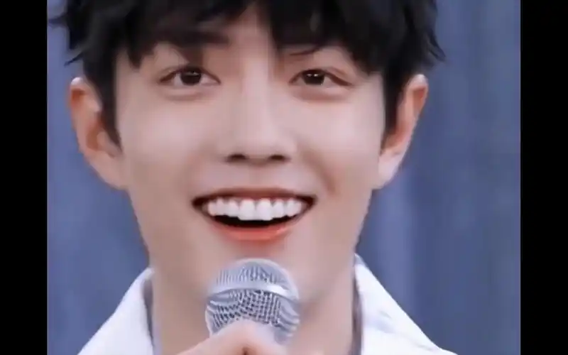 肖战的笑容,可以融化世上的一切