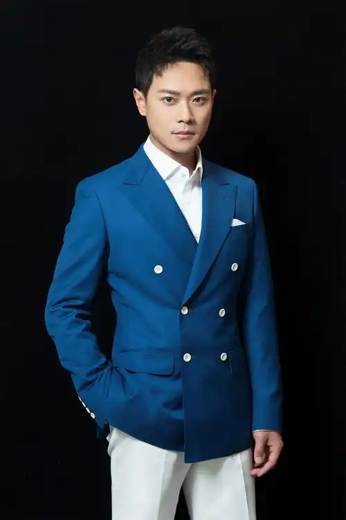 曹骏龙8国际娱乐官方网站手机版新作《没有冬天的村庄》开机 圆大学生