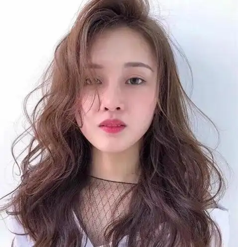 黑长直已经不受欢迎了,今年流行"摩根烫",太好看了!