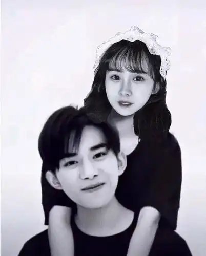 易烊千玺:和我拍结婚照的女人是谁啊?