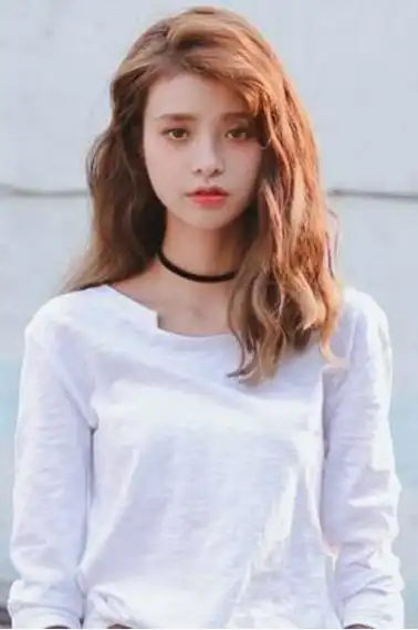 三七分斜刘海剪法