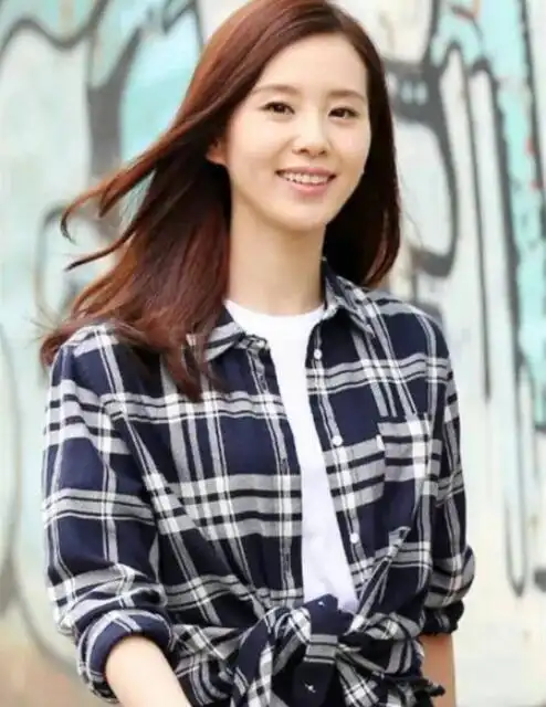 清新淑女范长直发,清新直发最显淑女气质_飘逸直发_女生发型大全