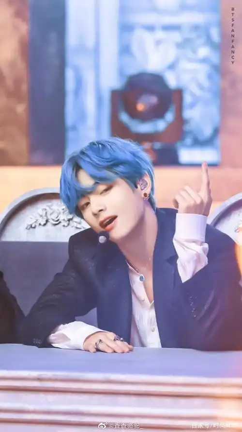 防弹金泰亨奶虎甜心,黑蓝红三种发色神颜出圈图