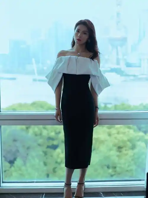 真正聪明的女人很少穿裙子配平底鞋,看看刘涛就知道