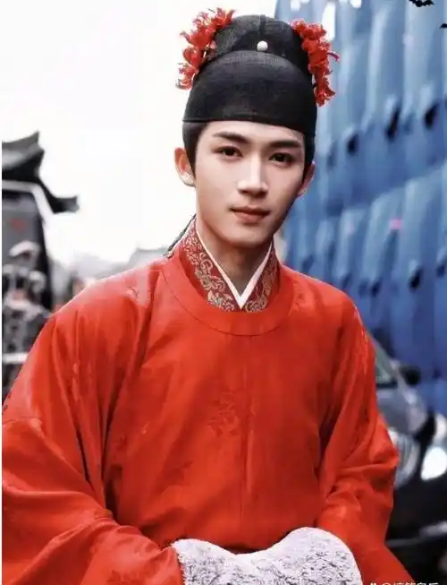 "95后新生代演员:卢昱晓与张婧仪谁将成为下一个流量花?