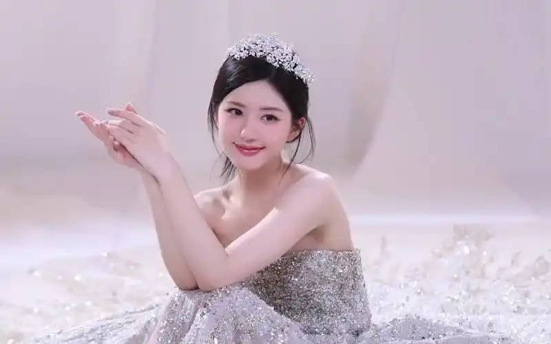 赵露思:身披婚纱,美艳无敌