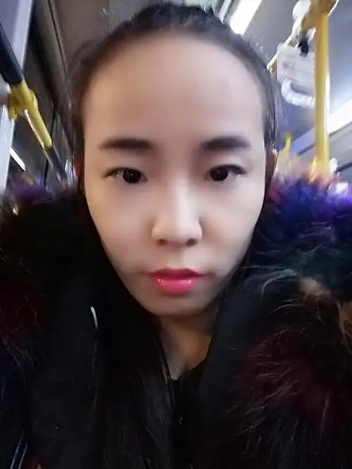 想问问这个女生长这样在普通人里面算清秀的吗,看出来化妆了吗