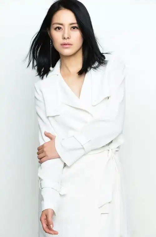 实力演员王力可清新简约白衣写真图片36