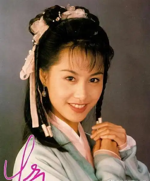 52岁朱茵现状:住深山残屋,开97年破车,久违露面大变样