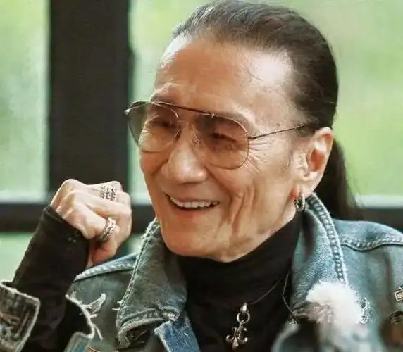 四哥谢贤再次喊话王菲:你不要再妄能进谢家,天后听后