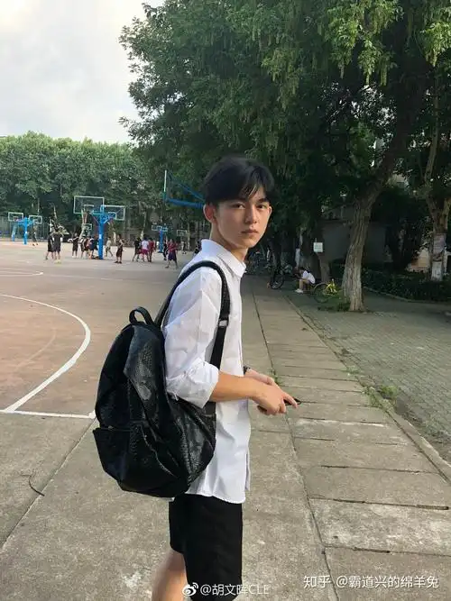 你见过最帅的高中男生长什么样? - 知乎