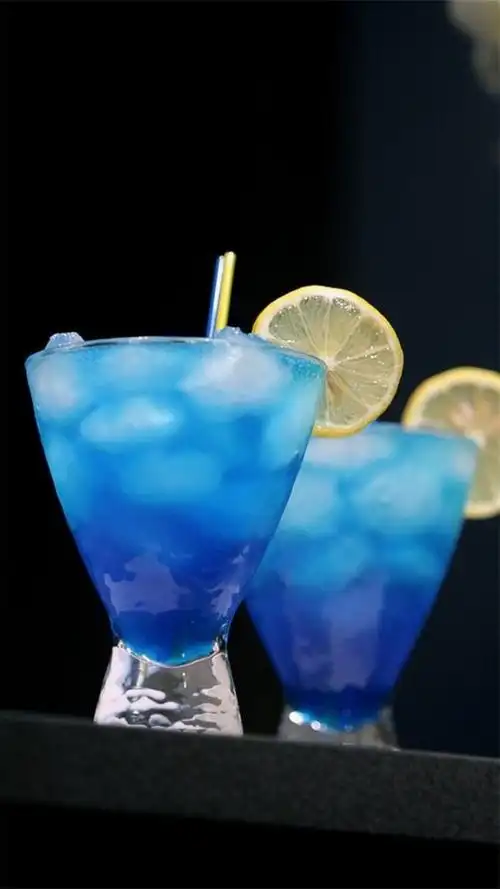 夏日饮料蓝色护眼手机壁纸下载