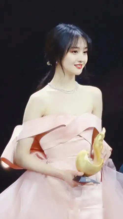 郑爽揭娱乐圈规则,称受到同行恶意打压,还不如大众善良